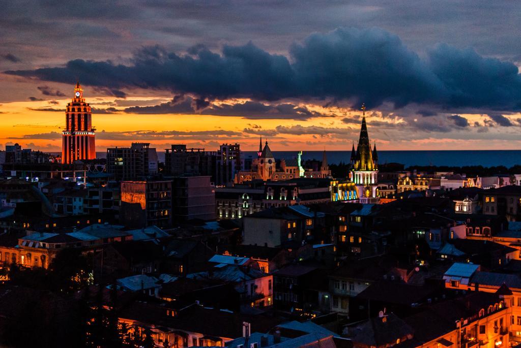 Queen Tamara Apartment Батуми Экстерьер фото